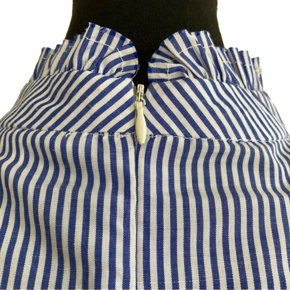 CI Sono blue & white pinstripe high collar sleeveless peplum blouse. Size M - Picture 8 of 9